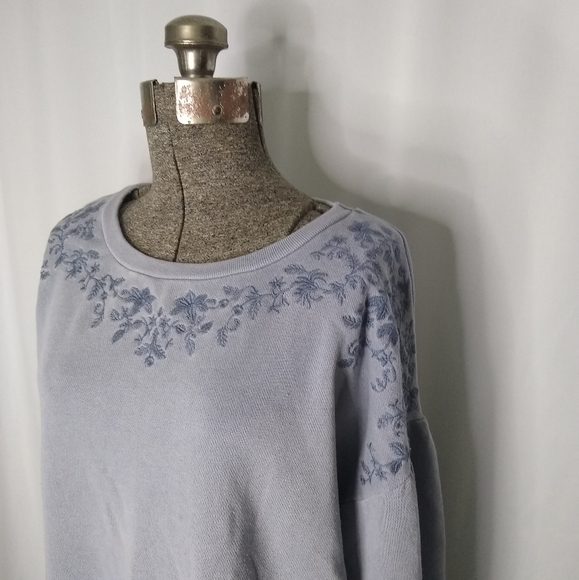 American Eagle light blue embroidered sweatshirt - Picture 6 of 14